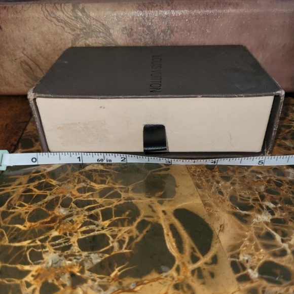 Empty LV box - Picture 2 of 4